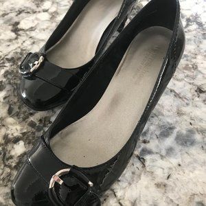Black patent leather pumps like new condition